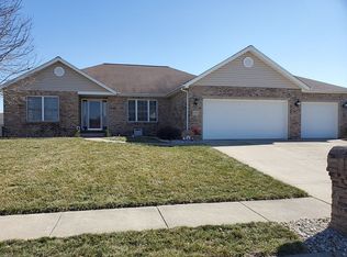 1000 Hunters Trl, Mascoutah, IL 62258