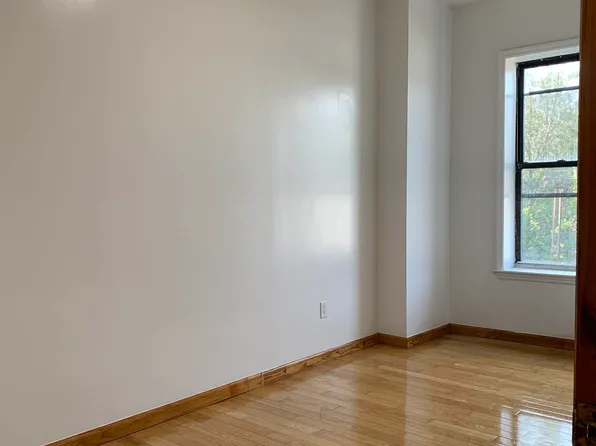 564 52nd Street image 10 of 11