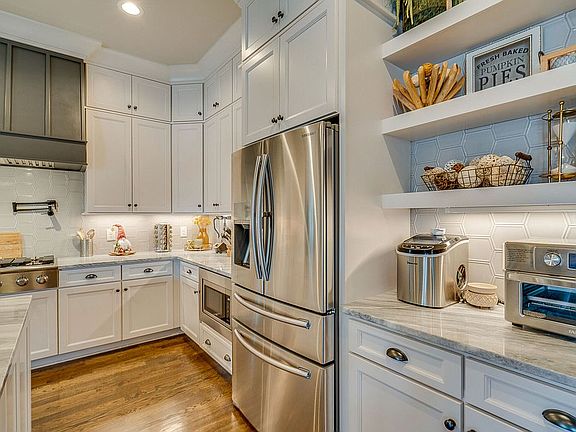 2nd image of 100 Hadley Reserve Ct