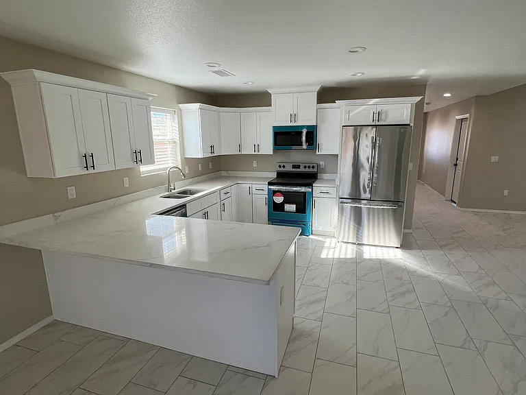 910 W Jaffa St — Photo 13