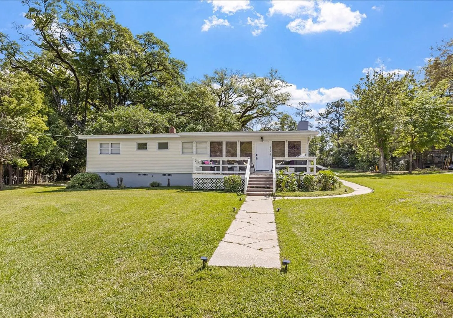 4 Bedroom House Minutes from FSU for August 2027!! — Photo 1