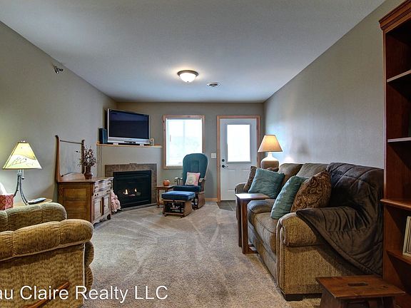 3rd image of 1020 21st St SE APT 2