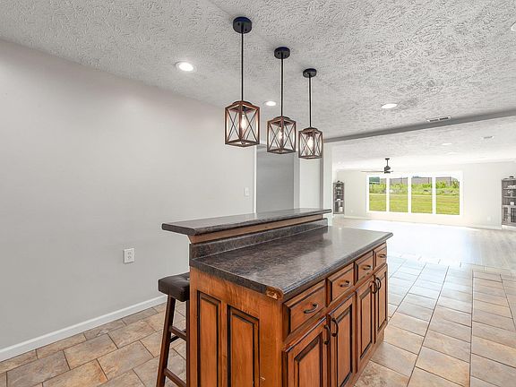 5th image of 200 Hillcrest Dr