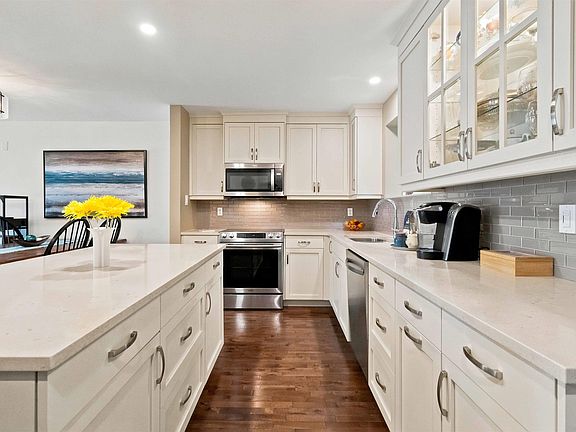 4th image of 252 Spinnaker Dr