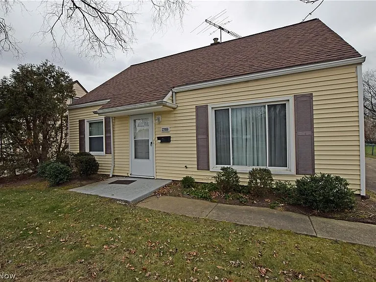 27050 Drakefield Ave — Photo 24