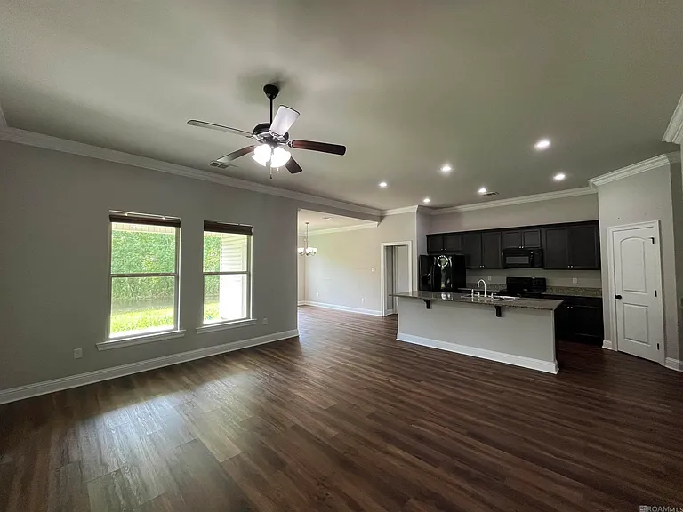 1303 Hickory Creek Dr — Photo 3