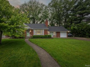 21925 Edgewood St, Saint Clair Shores, MI