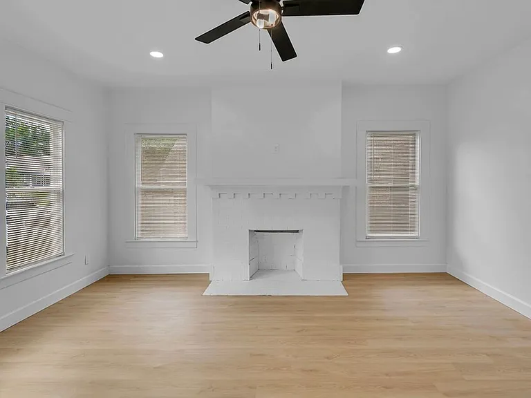 1815 Seneca Ave — Photo 4
