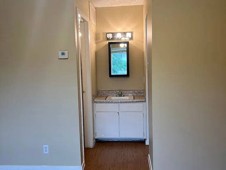 202 E 32nd St #3 — Photo 5