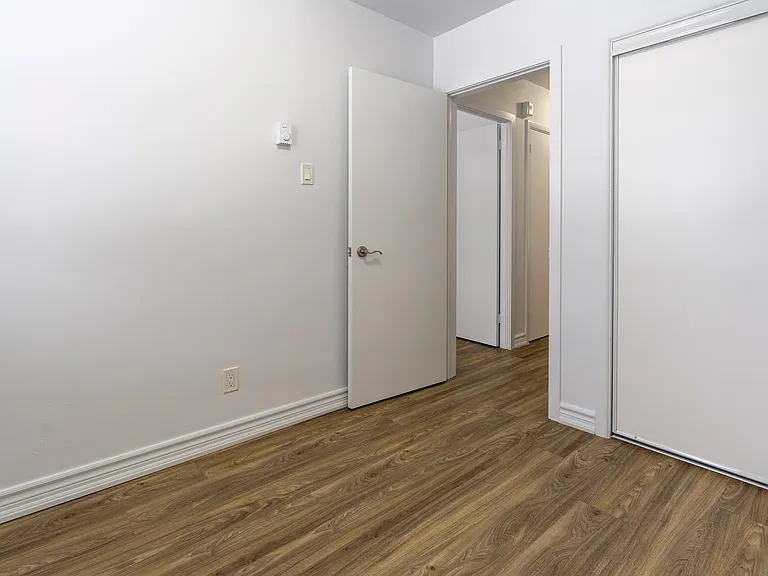 255 Dunlop St W — Photo 5