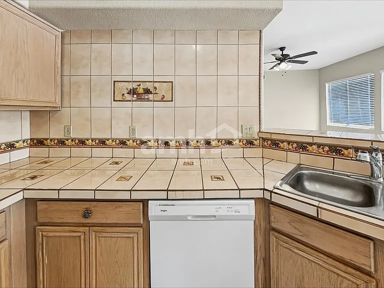 1513 W Islington Ave — Photo 4