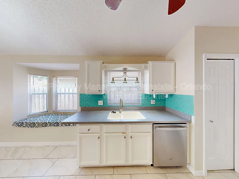 5662 Rywood Dr — Photo 15