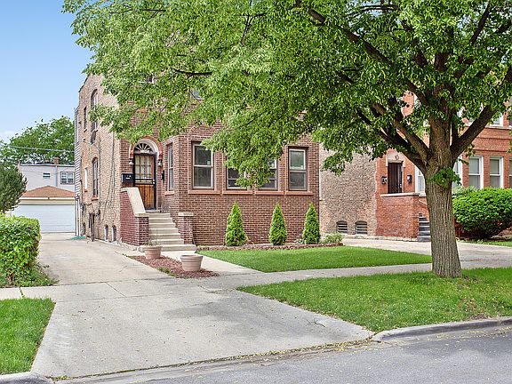 2nd image of 1726 N McVicker Ave
