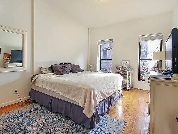 4th image of 229 E 31st St APT 4