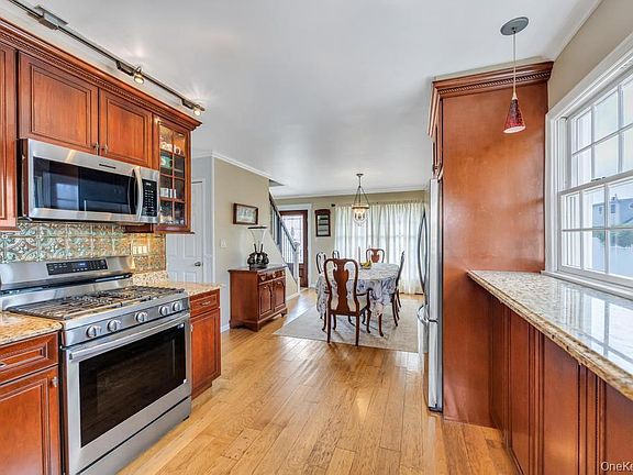 3rd image of 66 Vincent Road