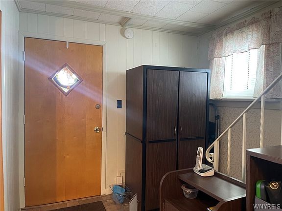 2nd image of 33 Moreland St