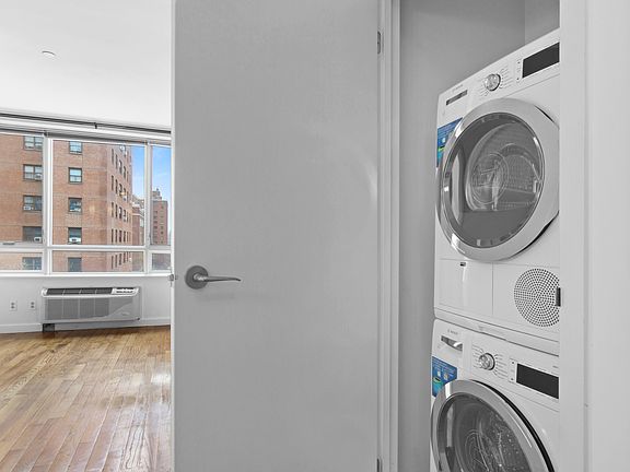 4th image of 324 E 112th St APT 6C