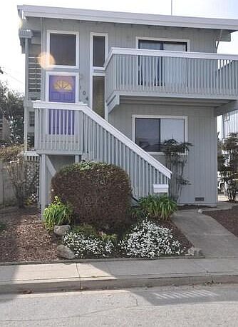 Ahh- your lovely beach home awaits. Great Location, 2 Minute Flat Walk to the Sands of Rio Del Mar Beach