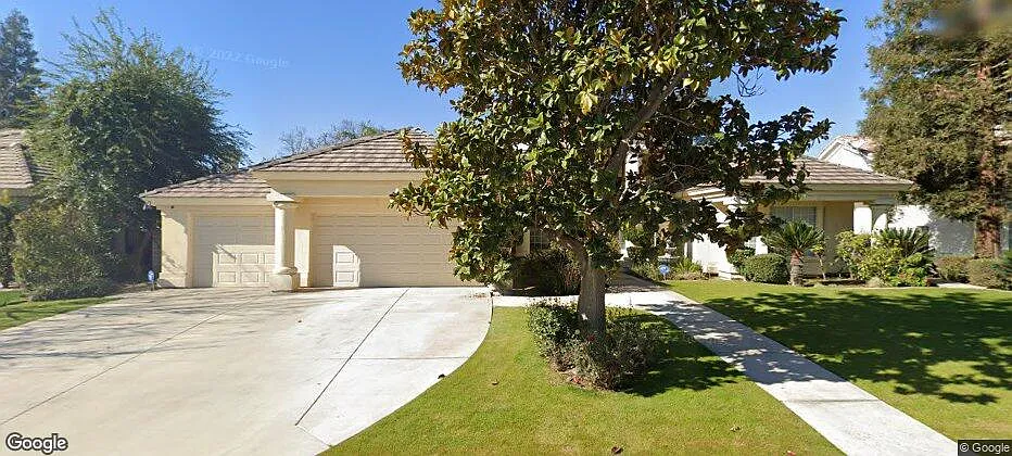 4 bed, 2.5 bath, $4,189 — Photo 2