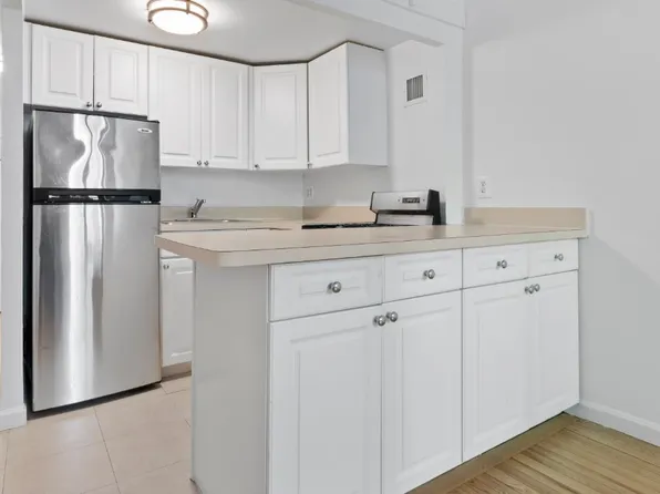 220 East 22nd Street GLR image 2 of 7