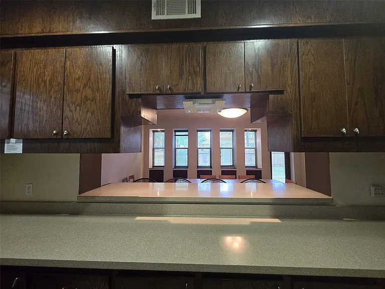 3231 Hemingway Dr — Photo 7