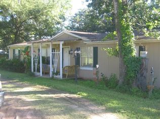 2271 Chickadee Ln, Bellville, TX 77418