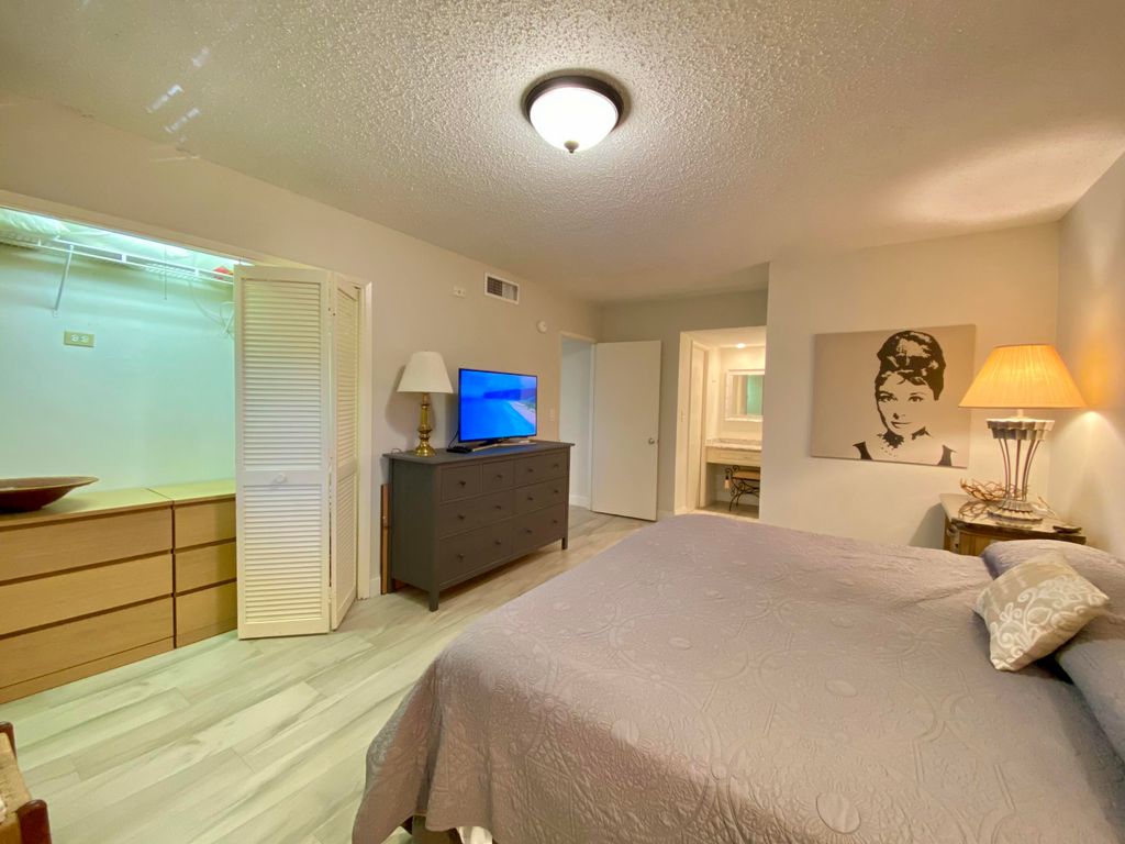 3800 Oaks Clubhouse Dr APT 311, photo 6
