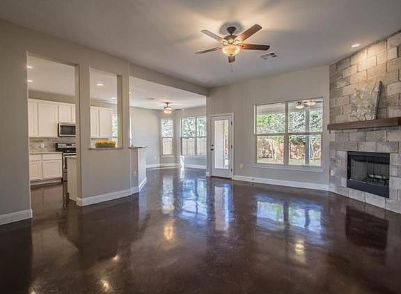 4th image of 6 Huckleberry St