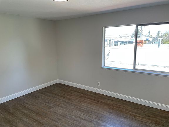 5th image of 220 Peninsula Ave #6