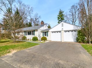 9 Diamondcrest Ln, Stamford, CT 06903