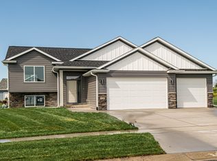 1116 Petersen Ct NW, Stewartville, MN 55976