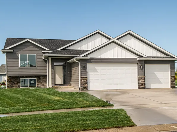 1116 Petersen Ct NW, Stewartville, MN 55976