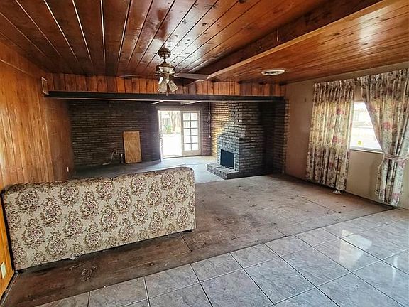 3rd image of 3151 W Columbia Ave