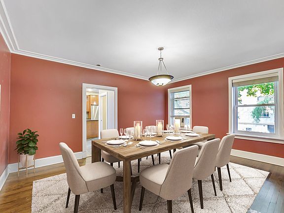 3rd image of 1038 W Balmoral Ave APT 1A