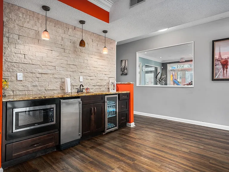 Ascot Place Apartments — Photo 14