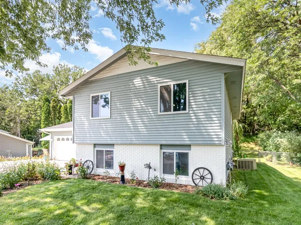 3325 Heritage Ln, Eagan, MN 55121