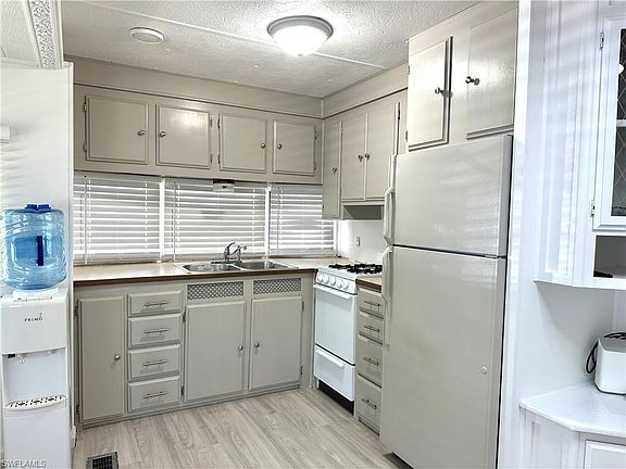 4th image of 4550 Washington WAY E