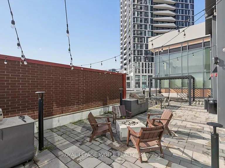 15 Wellington St S #1204 — Photo 30