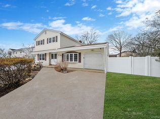 38 Pamlico Avenue, Ronkonkoma, NY 11779