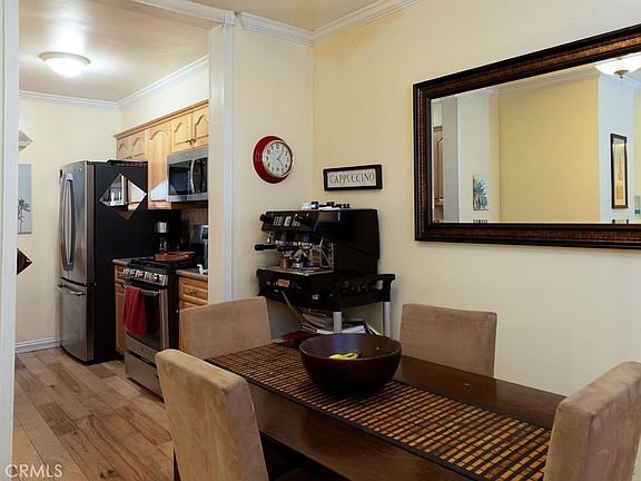 5th image of 15344 Weddington St Unit 104