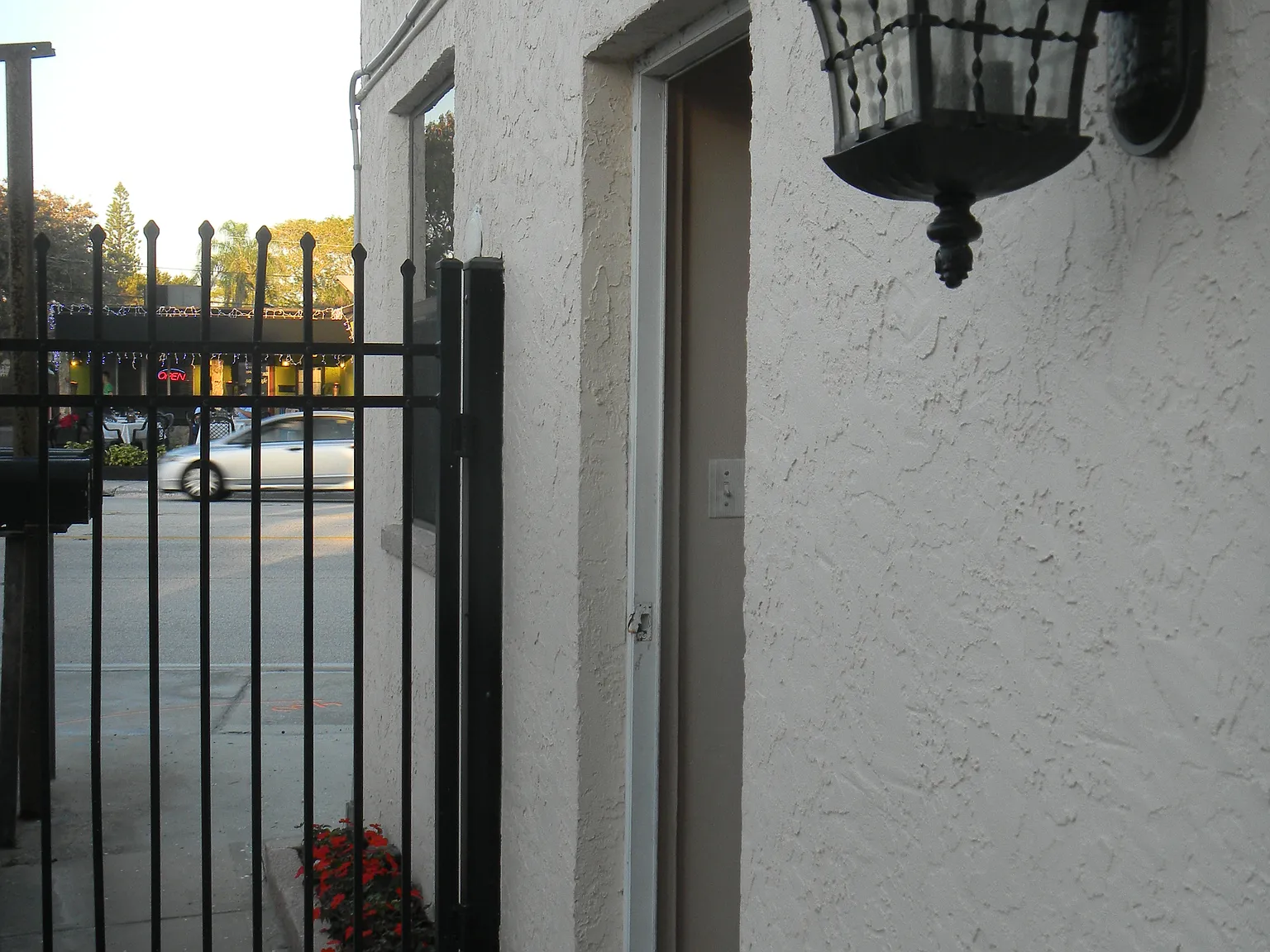 1 bed, 950 sqft, $1,350 — Photo 3