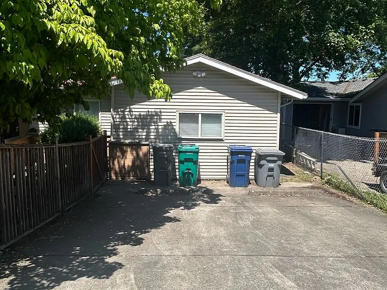 7212 S 127th St — Photo 20