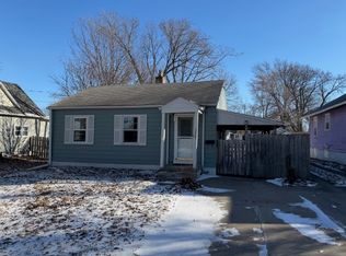 3017 Cambridge St, Des Moines, IA 50313