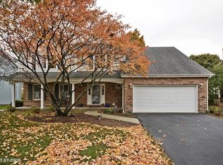 1250 Crestview Dr, Batavia, IL 60510