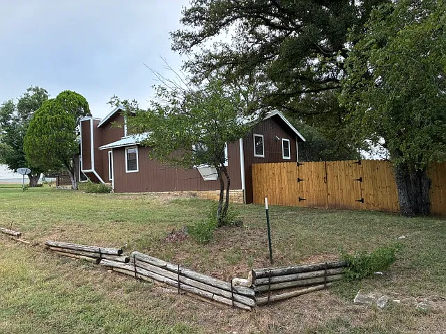 823 Cypress Ln — Photo 6