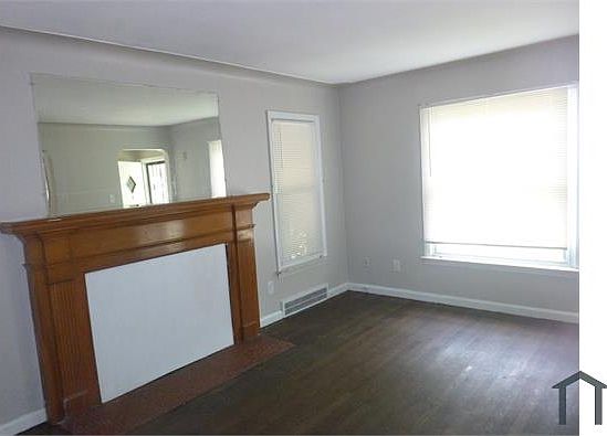 3rd image of 15240 Young St