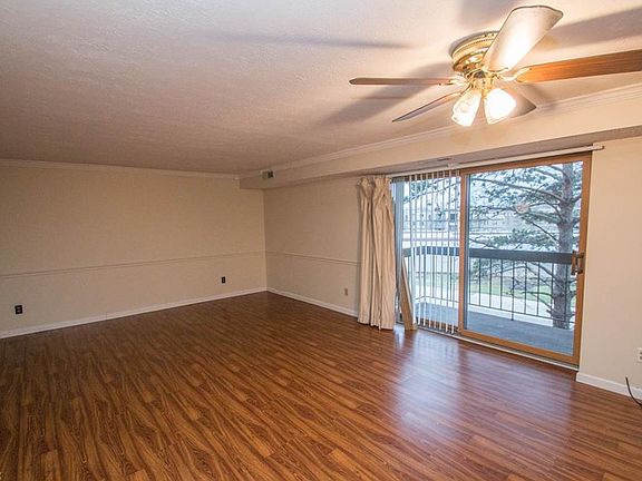 4th image of 9530 Cove Dr Unit C32