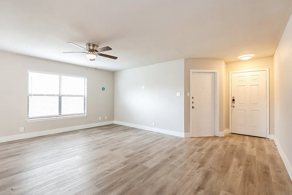 3 bed, 2.0 bath, 1640 sqft, $1,735 — Photo 4