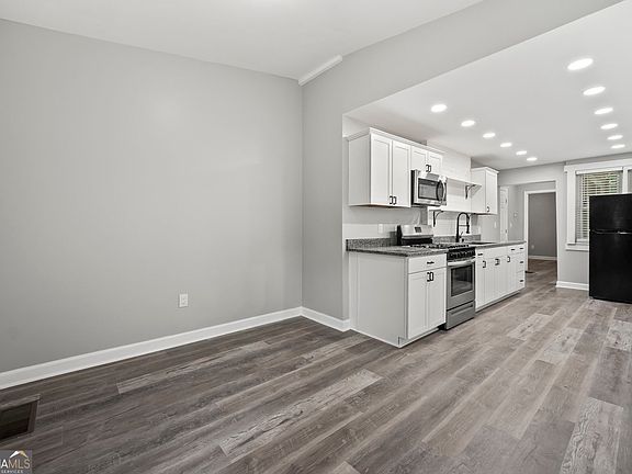 2nd image of 1126 Briarcliff Pl NE APT 3