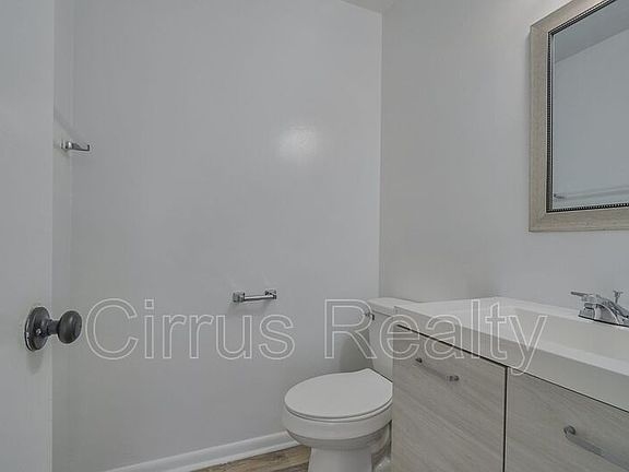 5th image of 2788 Peach St